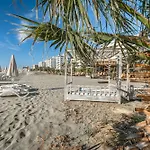 Lejlighed Sea-esta Seaview Apartment, 200 Meters To The *