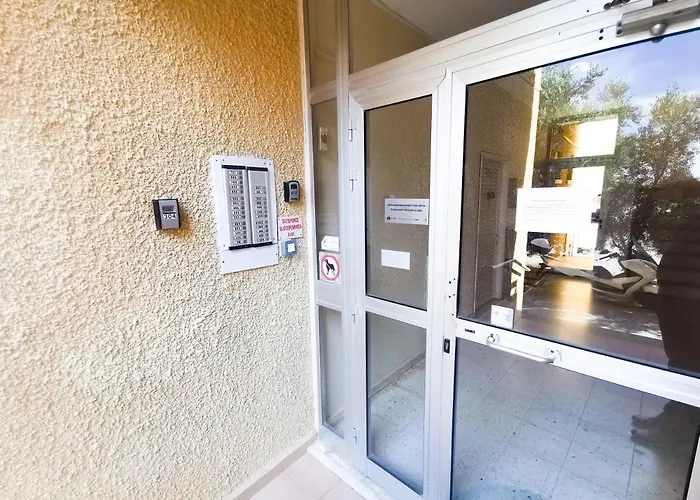 Sea-esta Seaview Apartment, 200 Meters To The Larnaca