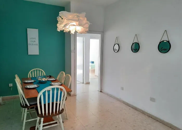 Sea-esta Seaview Apartment, 200 Meters To The Apartament Larnaca