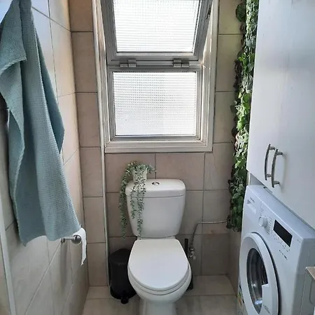 Daire Sea-esta Seaview Apartment, 200 Meters To The Larnaca