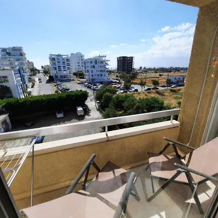 Daire Sea-esta Seaview Apartment, 200 Meters To The Larnaca